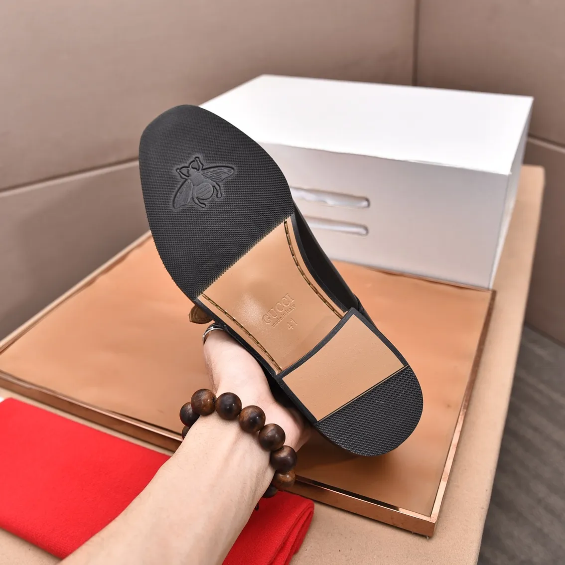 Men's shoes 💰560 (high-end, all cowhide) GUCCI high-end formal leather shoes, original imported fabrics from Italy, cowhide lining, original hardware. I believe you will be struck by it from the first moment you see it. The avant-garde atmosphere can no longer fully interpret its elegance. AAA grade rubber outsole, super comfortable. Original counter last, ensuring its original version and quality. The simple upper ensures its comfort and breathability. A pair of truly good shoes has its own unique soul, famous quality, regular size 38-44 (45 46 customized)
